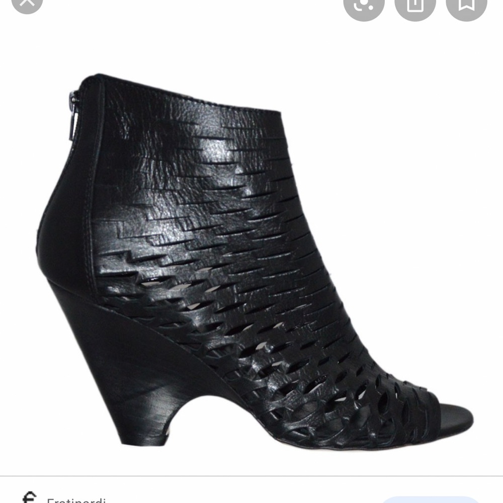 STRATEGIA JFK Black Ankle Boots size 41/10